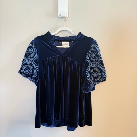 Umgee • Embroidered Crushed Velvet Navy Blue Puff Sleeve Sz Medium Preppy Casual - Picture 2 of 7